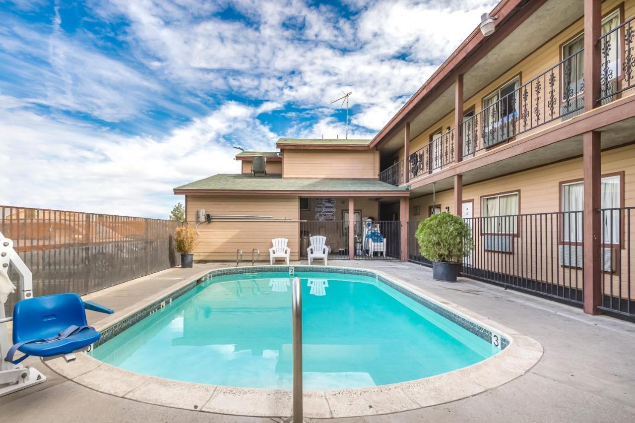 Quality Inn Victorville - Hesperia I-15 Екстериор снимка